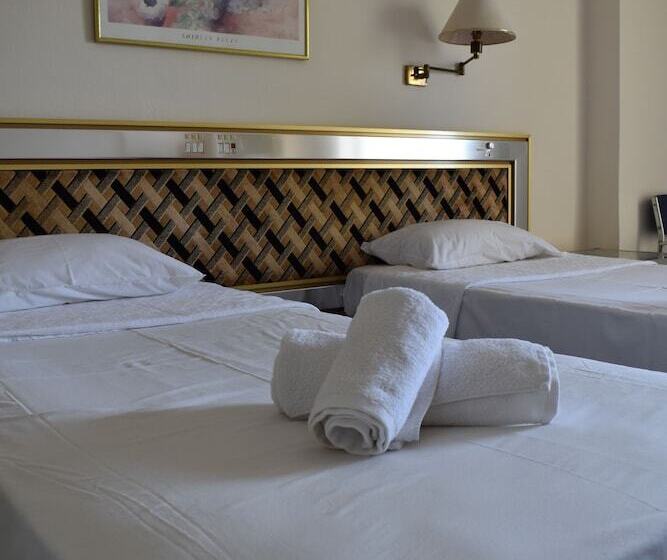 Номер Стандарт Вид на Море, Theoxenia