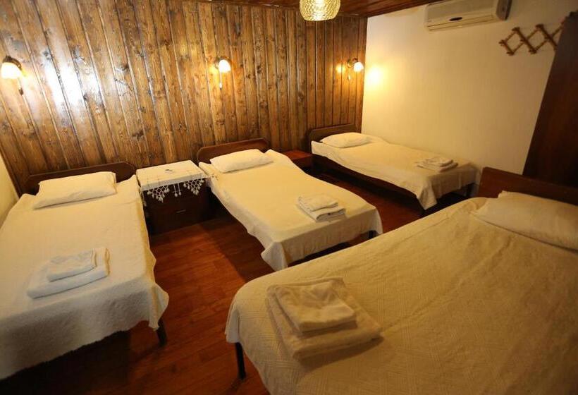 패밀리 룸, Akropolis Guest House