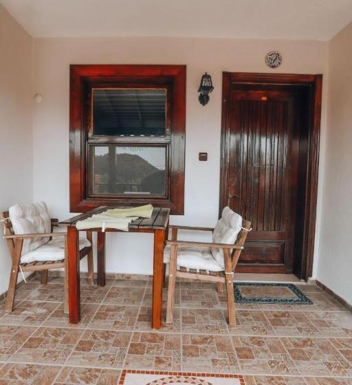 디럭스 룸, Akropolis Guest House