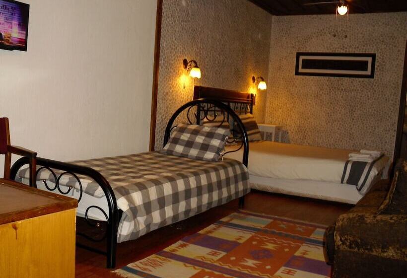 غرفة قياسية ثلاثية, Akropolis Guest House
