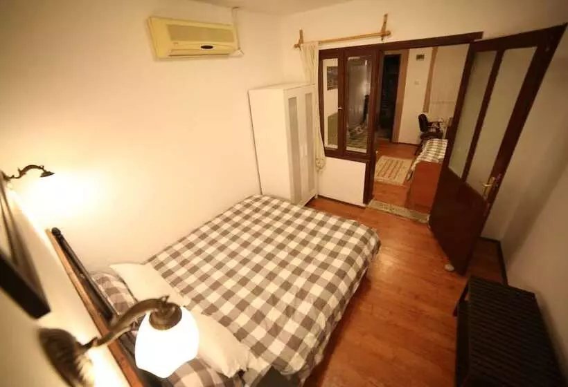 スタンダードトリプルルーム, Akropolis Guest House