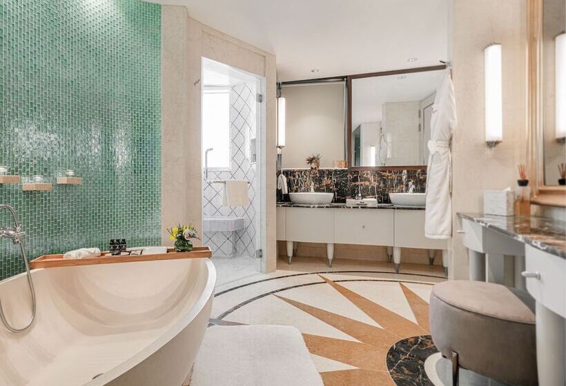 Deluxe Suite, Resorts World Sentosa  Crockfords Tower