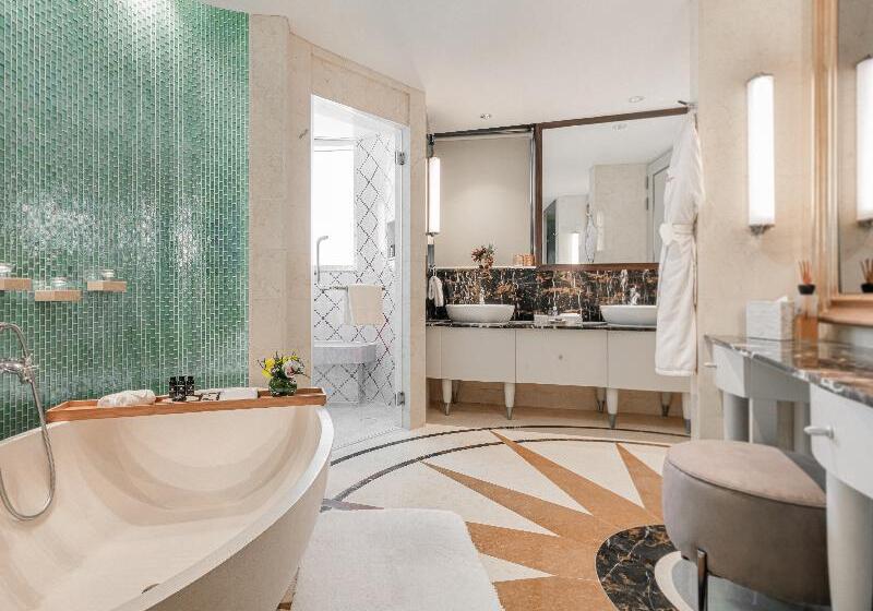 Deluxe Suite, Resorts World Sentosa  Crockfords Tower