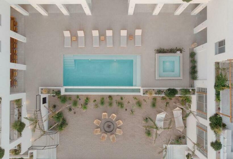 スタンダードスタジオ, Topia Retreat Piscina Suite Norte