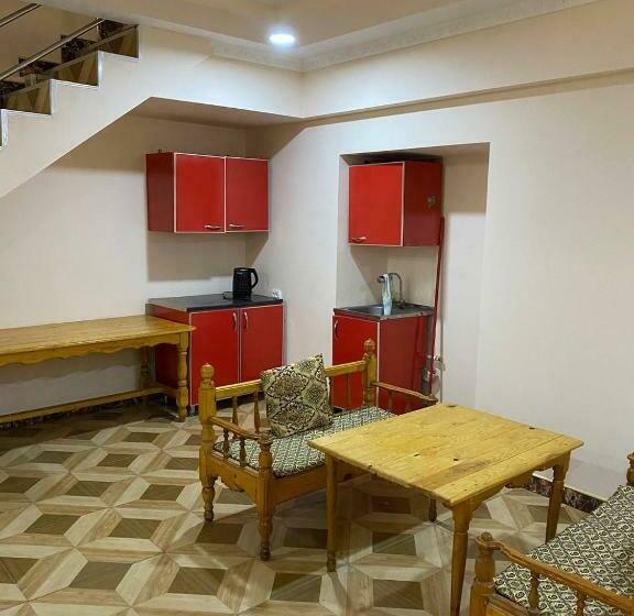 غرفة قياسية, Shayx Jalol