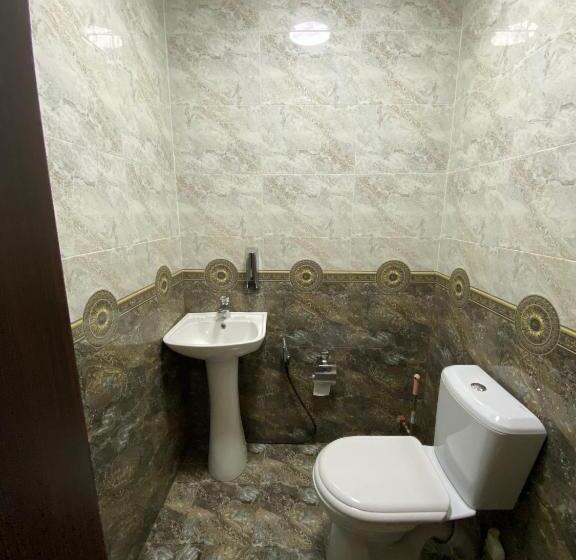 Economy Triple Room, Shayx Jalol