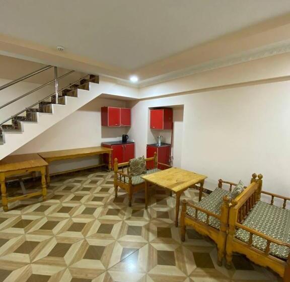 Economy Triple Room, Shayx Jalol