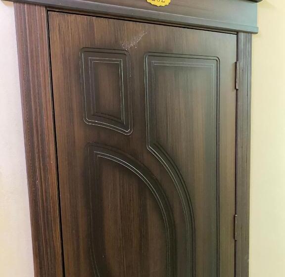 غرفة إقتصادية ثلاثية, Shayx Jalol