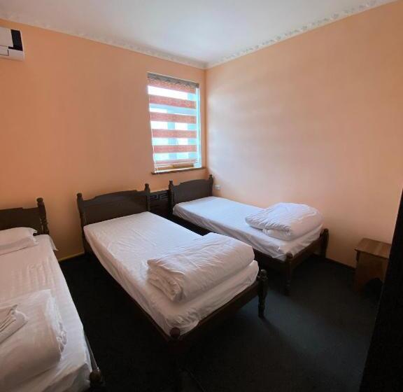 غرفة إقتصادية ثلاثية, Shayx Jalol