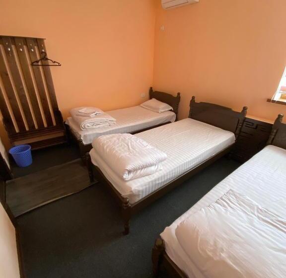 Economy Triple Room, Shayx Jalol