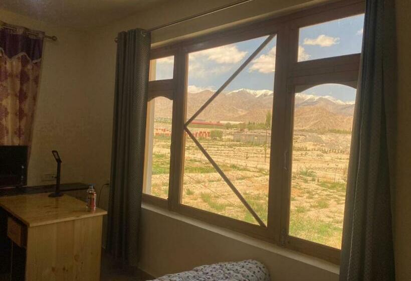 带大床的标准间, Bricabin Stay