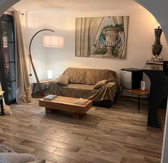 Студио Стандарт Кровать Кинг, La Bravade Luxe Et Sérénité Au Cœur De Saint Tropez Suites Spacieuses Avec Jardin Enchanteur