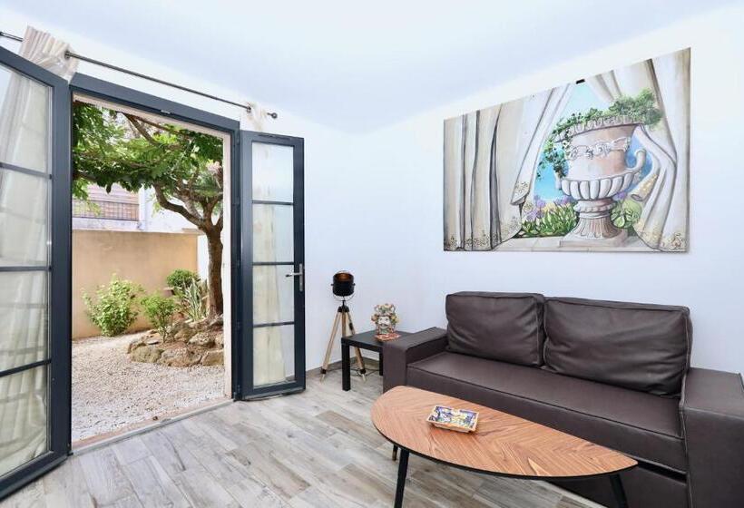 Студио Стандарт Кровать Кинг, La Bravade Luxe Et Sérénité Au Cœur De Saint Tropez Suites Spacieuses Avec Jardin Enchanteur