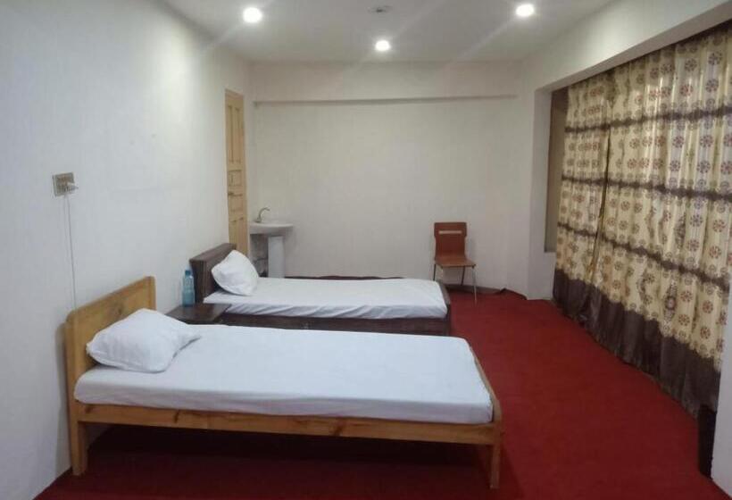 اتاق استاندارد چهار تخته, Highlander Inn Skardu