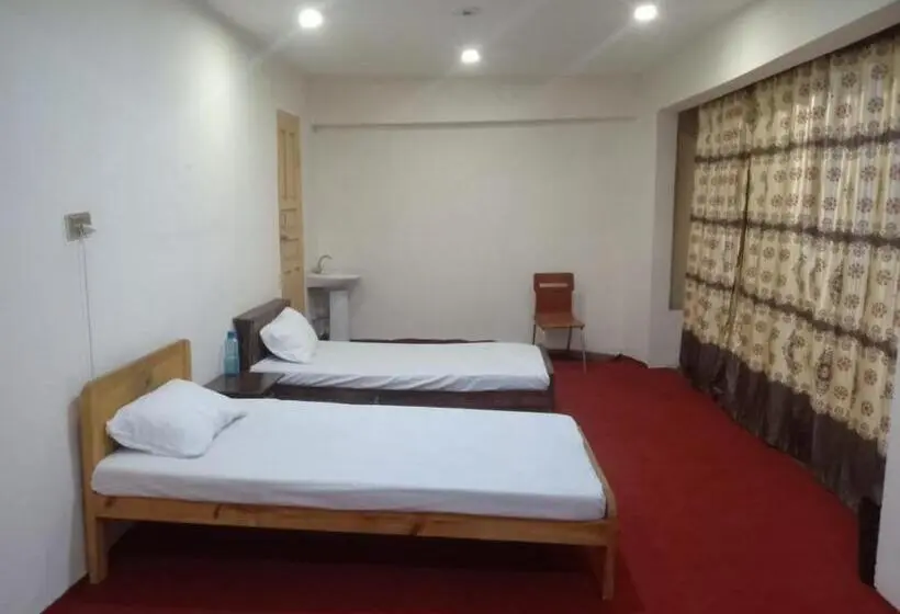 اتاق استاندارد چهار تخته, Highlander Inn Skardu