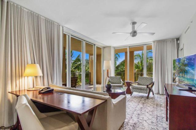 جناح مزوَّد بشرفة, Singer Island Beach Resort And Spa, Located At The Palm Beach Resort