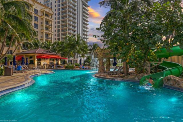 발코니가 있는 스위트, Singer Island Beach Resort And Spa, Located At The Palm Beach Resort