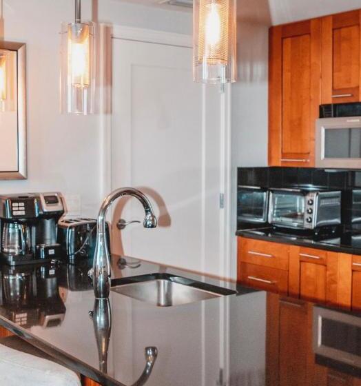 جناح سوبيريور مطل علي البحر, Singer Island Beach Resort And Spa, Located At The Palm Beach Resort