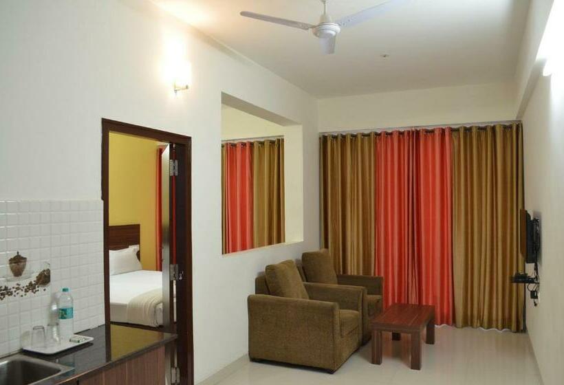 غرفة ديلوكس مزودة بشرفة, Grand Suites Yelahanka