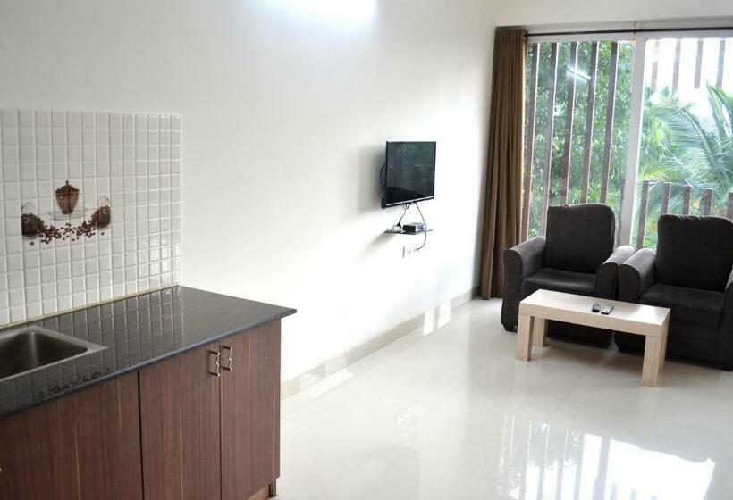 غرفة ديلوكس مزودة بشرفة, Grand Suites Yelahanka