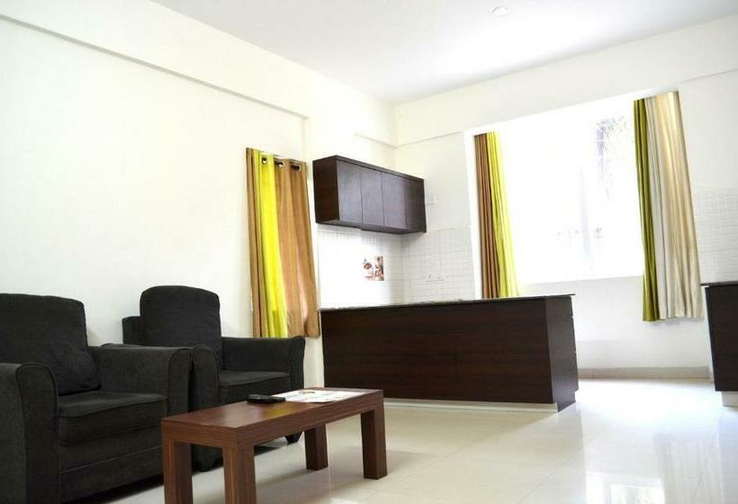 غرفة ديلوكس مزودة بشرفة, Grand Suites Yelahanka