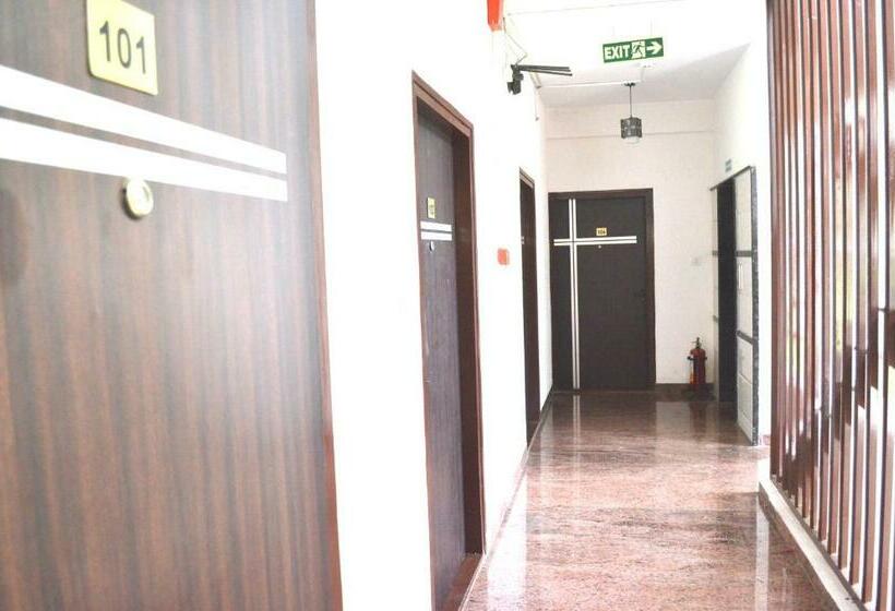 غرفة ديلوكس مزودة بشرفة, Grand Suites Yelahanka