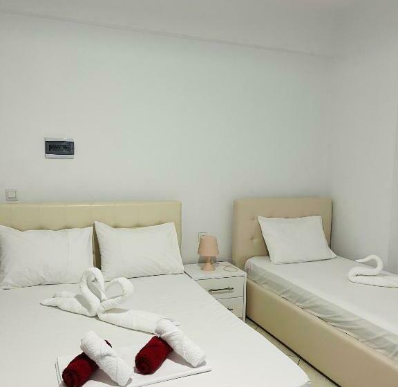 חדר בסיסי לשלושה, Orea