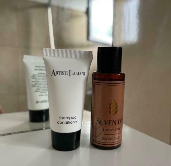 חדר בסיסי לשלושה, Orea