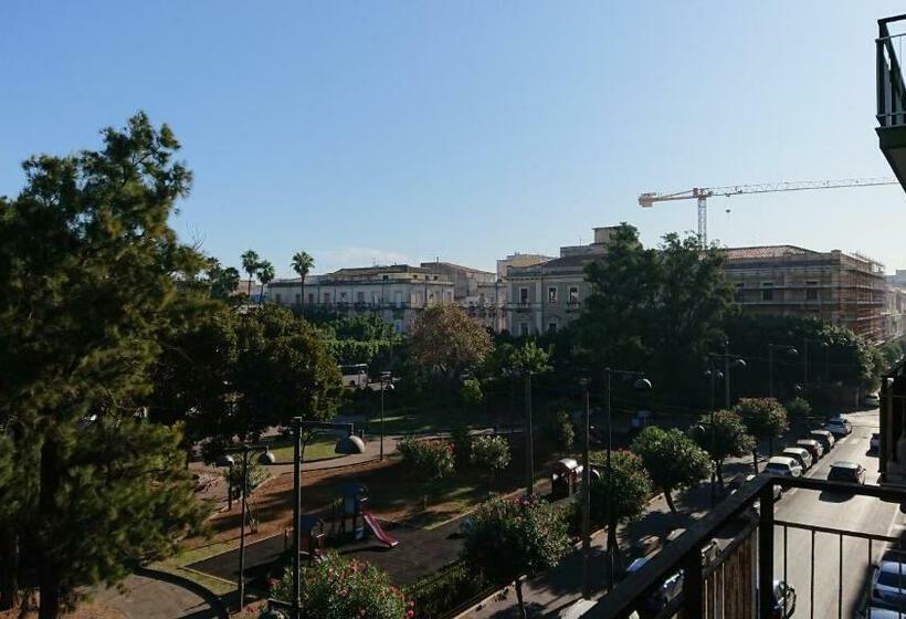 اتاق استاندارد با چشم‌انداز باغ, Meridian B&b