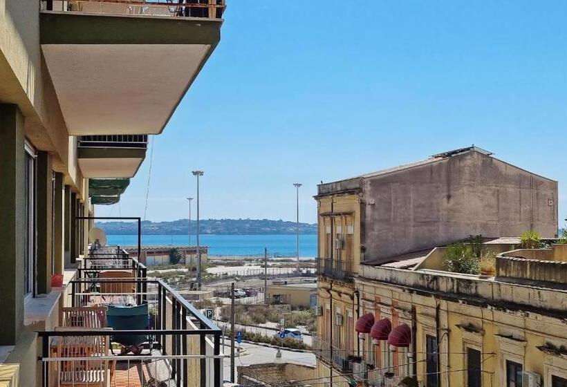 اتاق اساندارد با چشم‌انداز جانبی به دریا, Meridian B&b