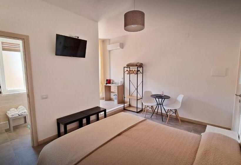 اتاق اساندارد با چشم‌انداز جانبی به دریا, Meridian B&b