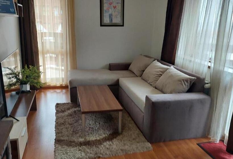 شقة غرفة واحدة مطلة على حمام السباحة, 500м. от лифта сладък дом в белведере спа комплекс