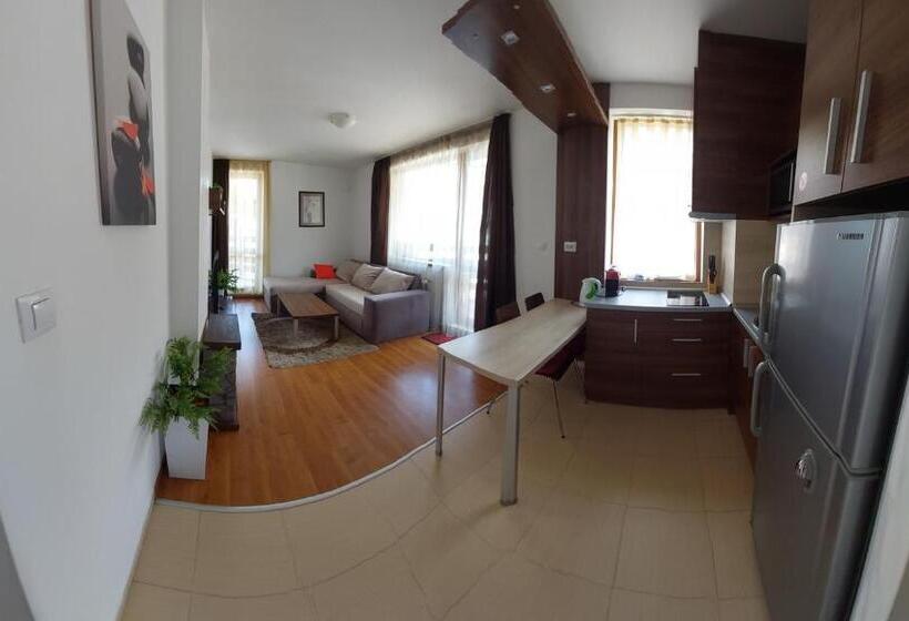 شقة غرفة واحدة مطلة على حمام السباحة, 500м. от лифта сладък дом в белведере спа комплекс