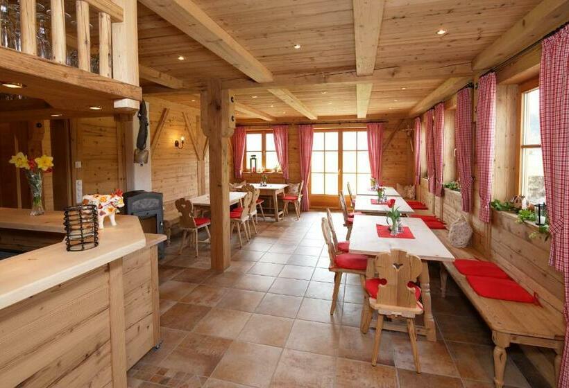 اتاق استاندارد با چشم‌انداز کوهستان, Jägerhof Und Jägerstadel