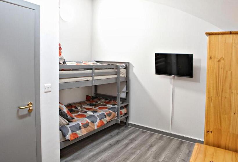 家庭间, Aunt Rachel S Barn Hostel