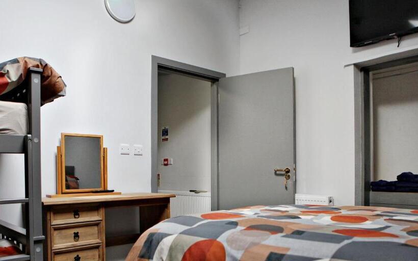 家庭间, Aunt Rachel S Barn Hostel