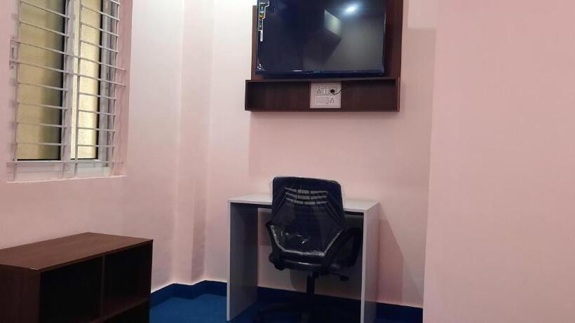 اتاق لوکس, B R Inn