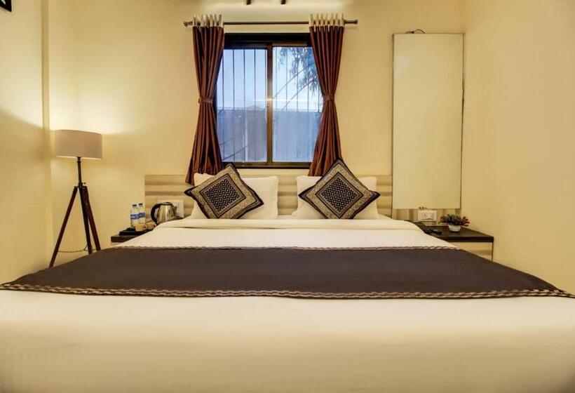 디럭스 룸, Padmavati Palace