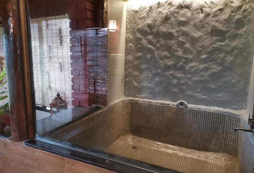 ハイドロマッサージバス付きスイート, Achalaa Resort