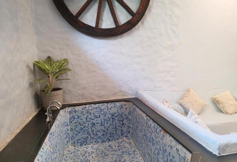 デラックススイート, Achalaa Resort