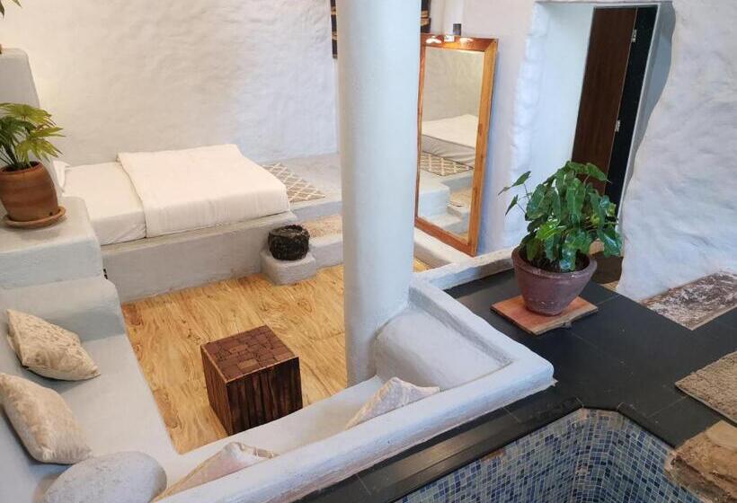 デラックススイート, Achalaa Resort