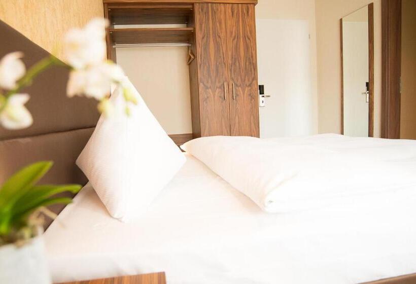 חדר סטנדרט, Amaris