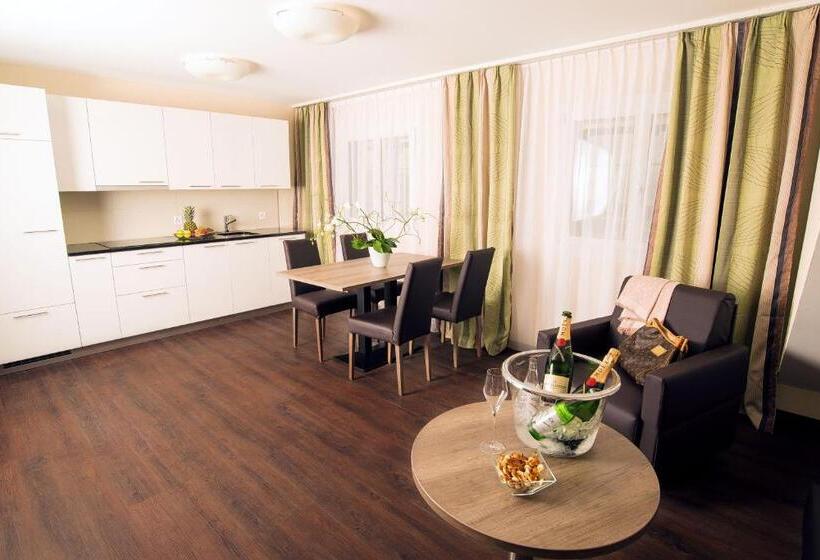 חדר סטודיו סטנדרד, Amaris