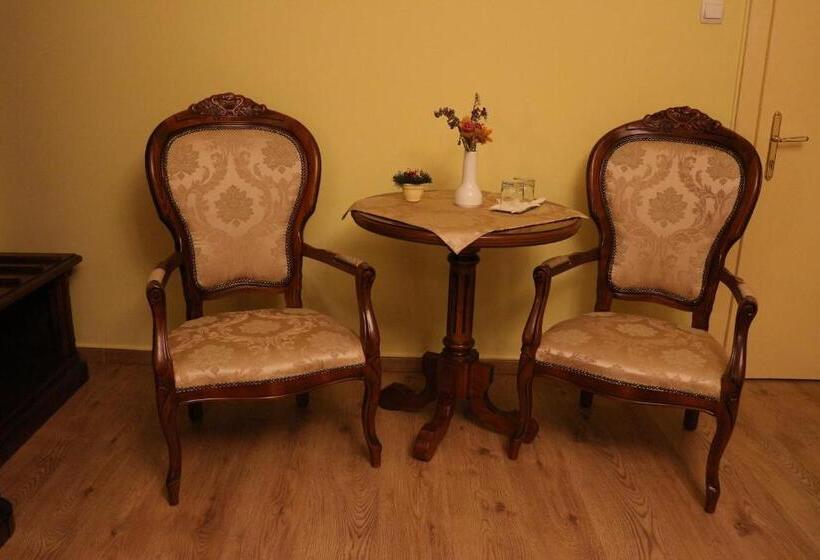 غرفة إقتصادية, Astoria