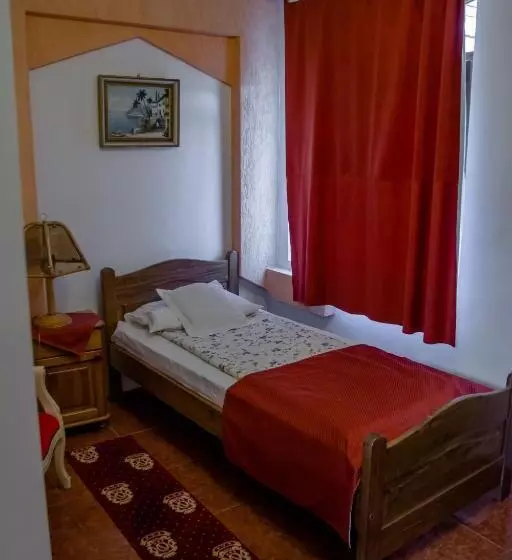 Standard Single Room, Astoria