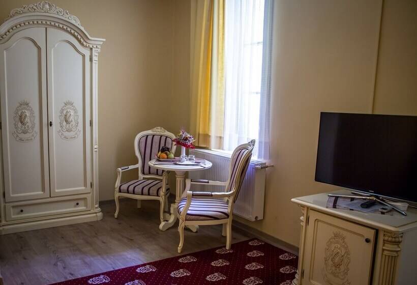 غرفة قياسية, Astoria