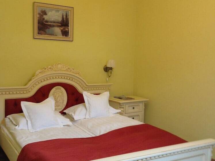 غرفة قياسية فردية, Astoria