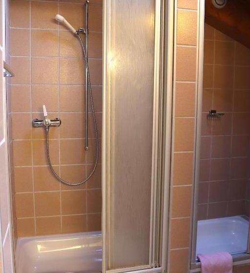 家庭房间共用浴室, & Bildungshaus St. Jodern