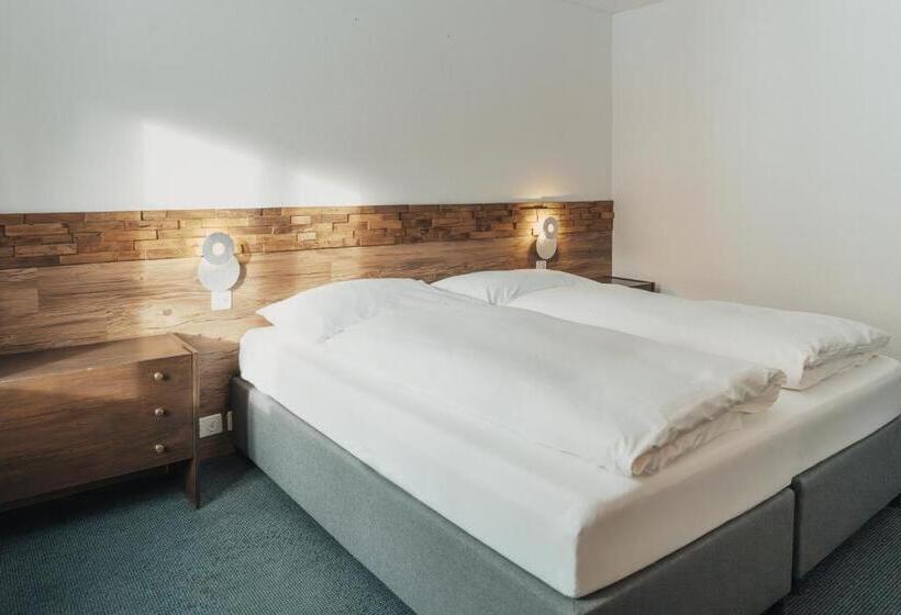 Семейный Номер, Brocco & Posta