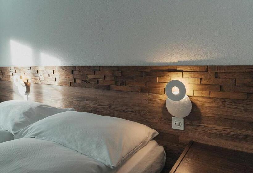 Семейный Номер, Brocco & Posta